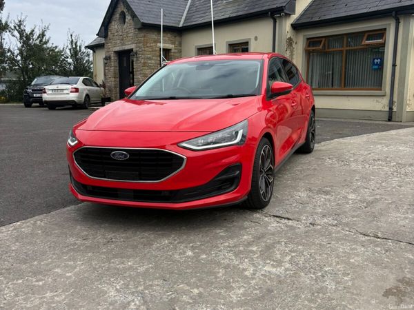 Ford Focus Hatchback, Diesel, 2022, Red