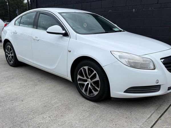 Vauxhall Insignia Hatchback, Diesel, 2012, White