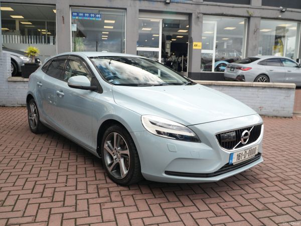 Volvo V40 Hatchback, Diesel, 2016, Blue
