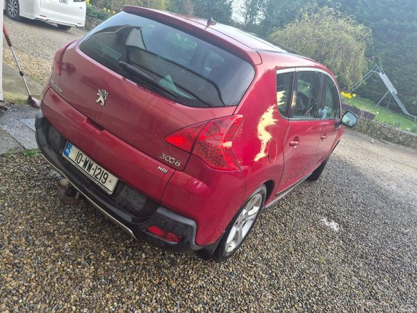 Peugeot 3008 MPV, Diesel, 2010, Red
