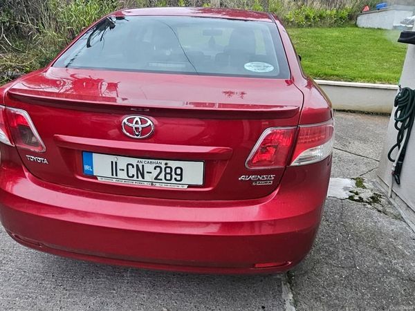 Toyota Avensis Saloon, Diesel, 2011, Red