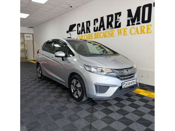 Honda Fit Hatchback, Petrol, 2014, Silver