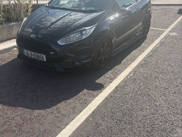Ford Fiesta Hatchback, Petrol, 2016, Black