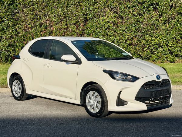 Toyota Yaris Hatchback, Petrol Hybrid, 2021, White