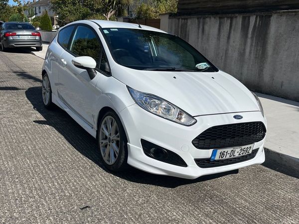 Ford Fiesta Hatchback, Diesel, 2016, White
