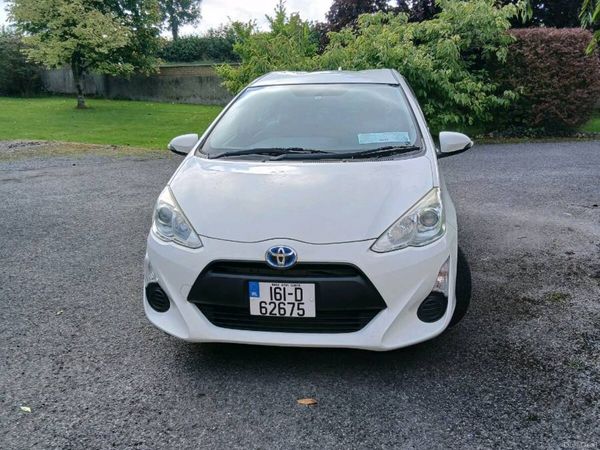 Toyota Aqua Hatchback, Petrol Hybrid, 2016, White