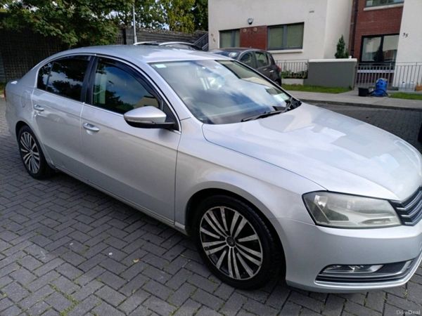 Volkswagen Passat Saloon, Diesel, 2011, Silver