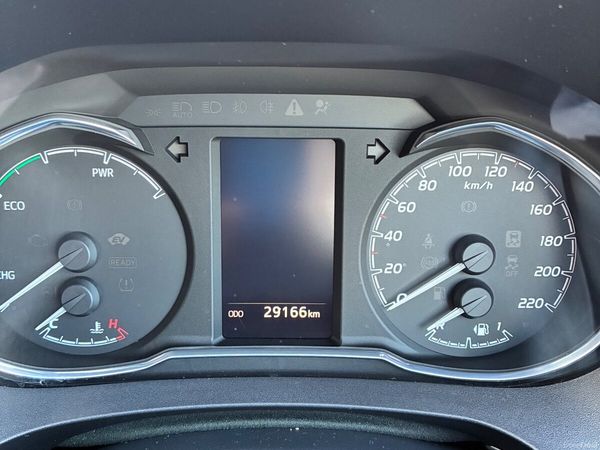 Toyota Yaris MPV, Petrol Hybrid, 2018, Red