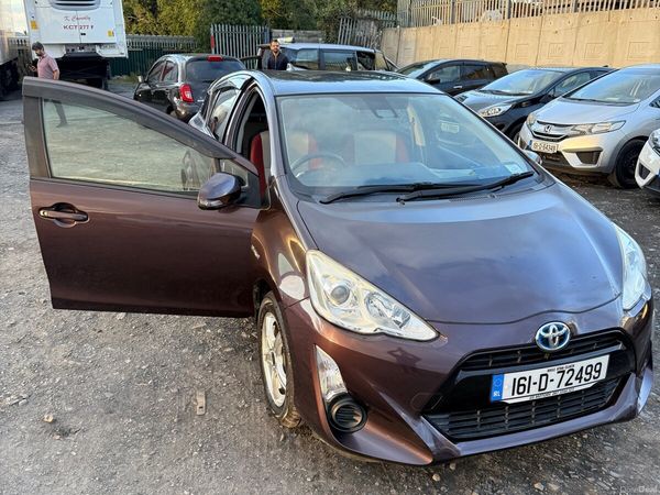 Toyota Aqua Hatchback, Petrol Hybrid, 2016, Purple