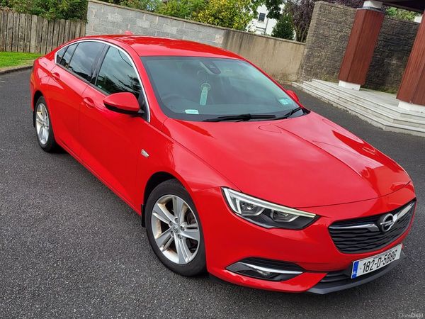 Opel Insignia Hatchback, Diesel, 2018, Red