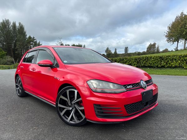 Volkswagen Golf Hatchback, Petrol, 2014, Red