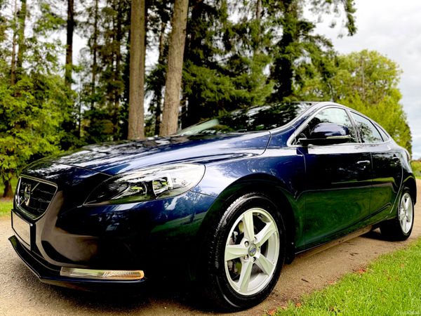 Volvo V40 Hatchback, Diesel, 2014, Blue