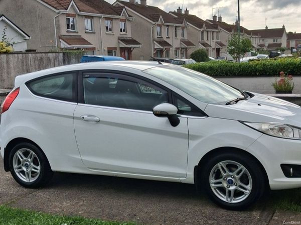 Ford Fiesta Hatchback, Petrol, 2013, White