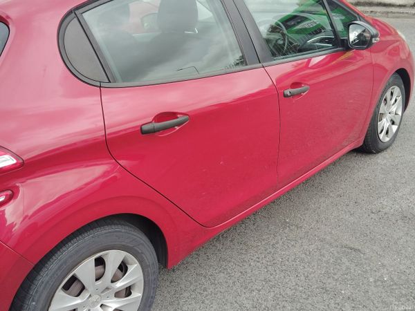 Peugeot 208 Hatchback, Petrol, 2013, Red