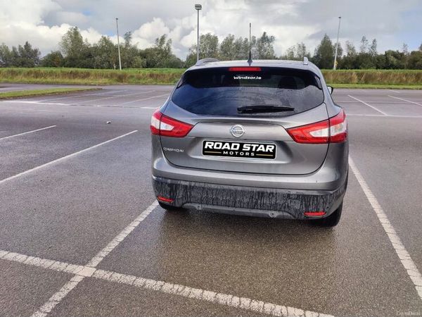 Nissan Qashqai Hatchback, Petrol, 2015, Grey