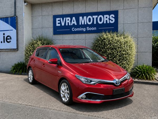 Toyota Auris Hatchback, Petrol Hybrid, 2016, Red