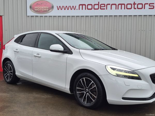 Volvo V40 Hatchback, Petrol, 2019, White
