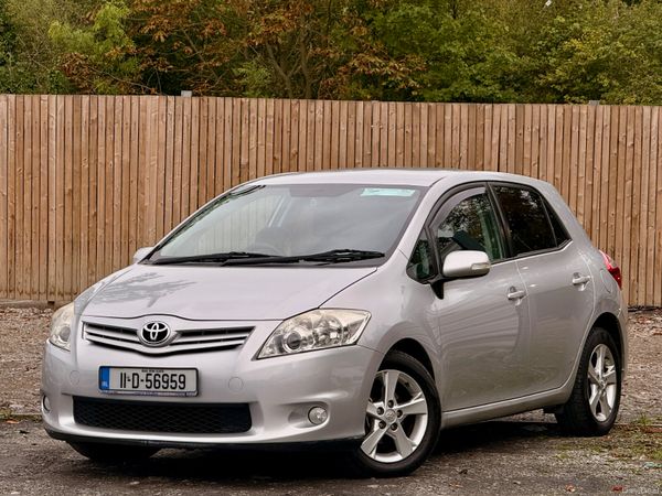 Toyota Auris Hatchback, Diesel, 2011, Silver