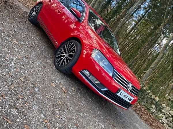 Volkswagen Passat Saloon, Diesel, 2012, Red