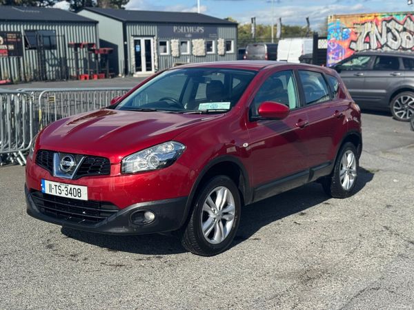 Nissan Qashqai Hatchback, Diesel, 2011, Red