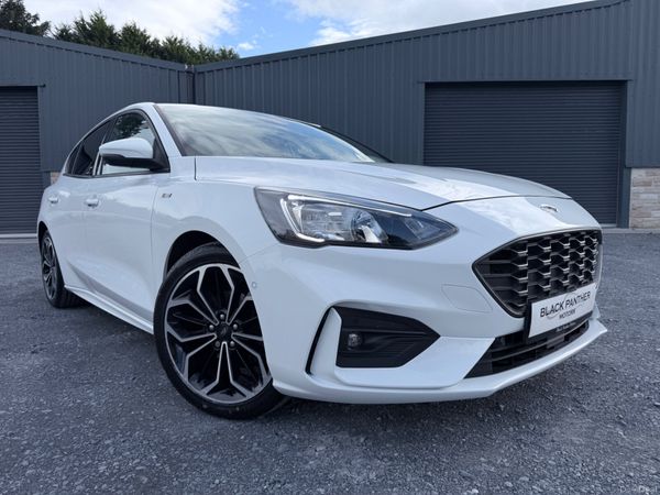 Ford Focus Hatchback, Petrol Hybrid, 2022, White
