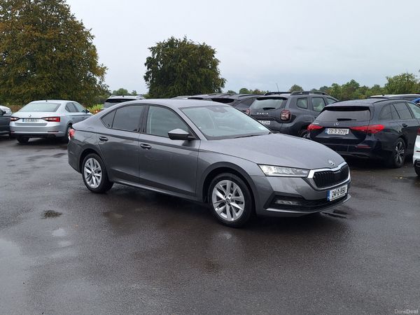 Skoda Octavia Saloon, Diesel, 2024, Grey
