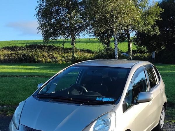 Honda Fit Hatchback, Petrol, 2010, Gold