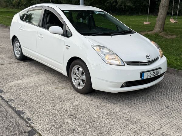 Toyota Prius Hatchback, Petrol Hybrid, 2011, White