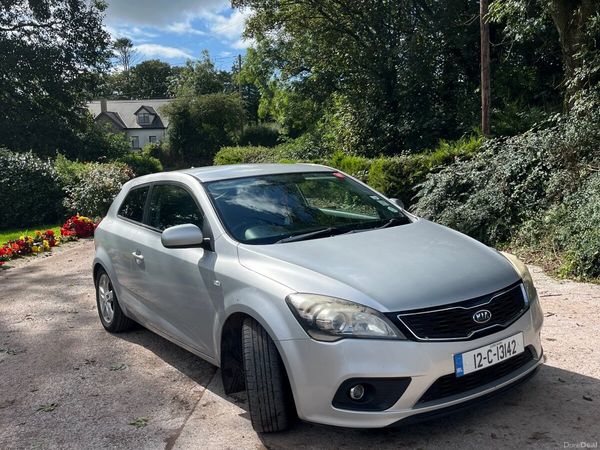 Kia Ceed Hatchback, Diesel, 2012, Silver
