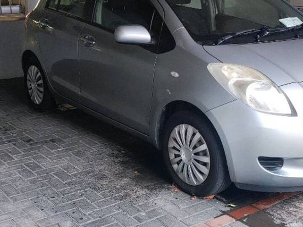 Toyota Yaris Hatchback, Petrol, 2007, Silver