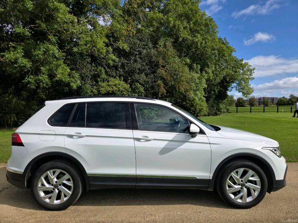 Volkswagen Tiguan SUV, Petrol Hybrid, 2022, White