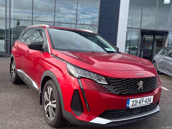 Peugeot 5008 MPV, Diesel, 2022, Red