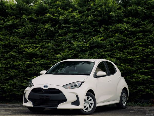 Toyota Yaris Hatchback, Petrol Hybrid, 2023, White