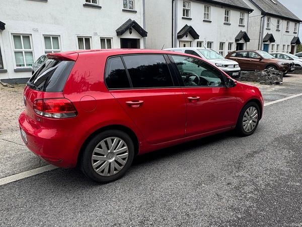 Volkswagen Golf Hatchback, Petrol, 2010, Red