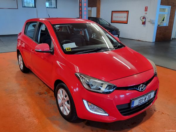 Hyundai i20 Hatchback, Petrol, 2013, Red