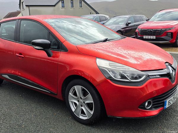 Renault Clio Hatchback, Petrol, 2016, Red