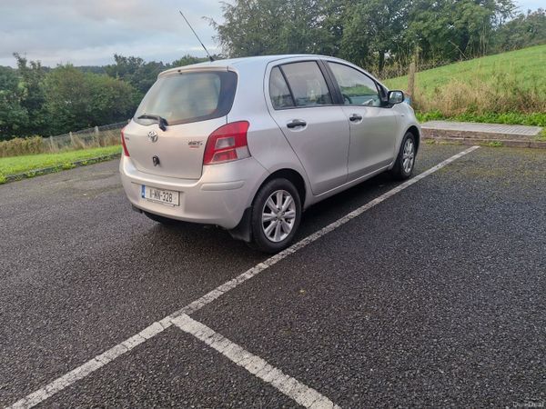 Toyota Yaris Hatchback, Diesel, 2011, Silver