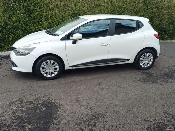 Renault Clio Hatchback, Petrol, 2015, White