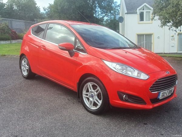 Ford Fiesta Hatchback, Petrol, 2013, Red