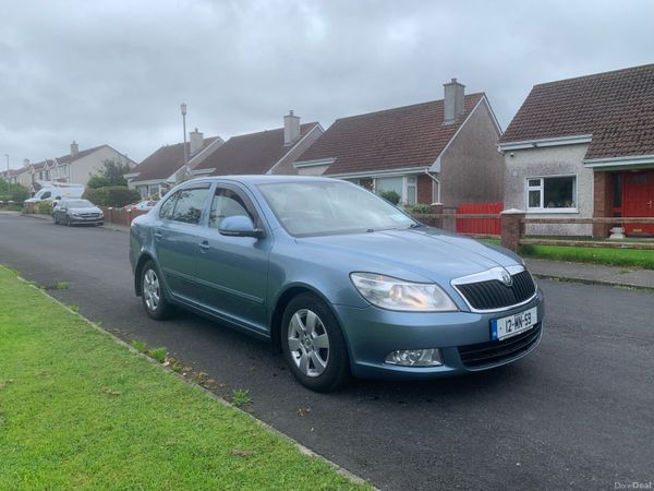 Skoda Octavia Saloon, Diesel, 2012, Grey