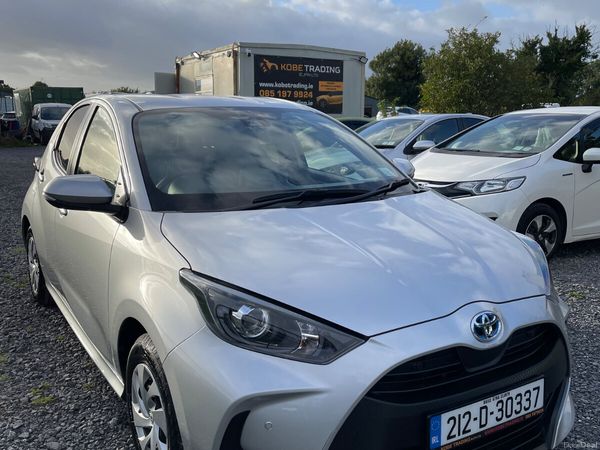 Toyota Yaris Hatchback, Petrol Hybrid, 2021, Silver