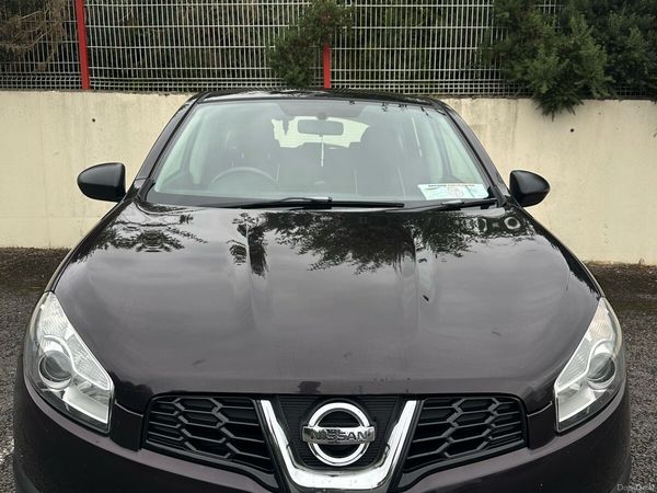 Nissan Qashqai Hatchback, Diesel, 2011, Purple