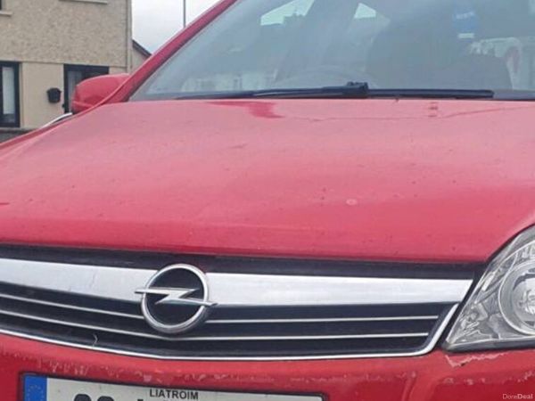 Opel Astra Hatchback, Petrol, 2008, Red