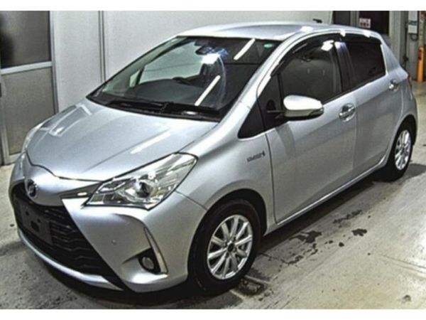 Toyota Vitz Hatchback, Petrol Hybrid, 2018, Silver