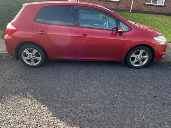 Toyota Auris Hatchback, Diesel, 2010, Red