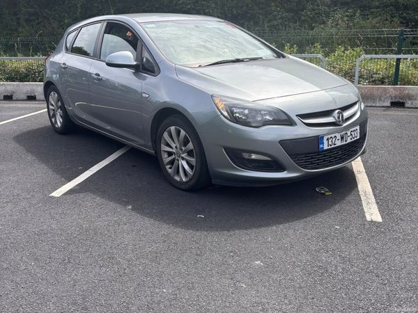 Vauxhall Astra Hatchback, Diesel, 2013, Silver