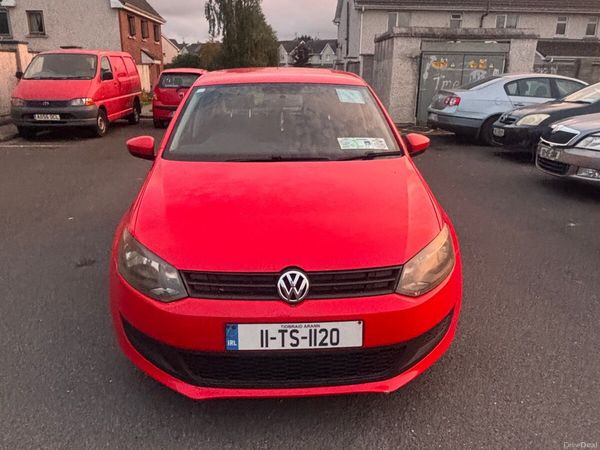 Volkswagen Polo Hatchback, Petrol, 2011, Red