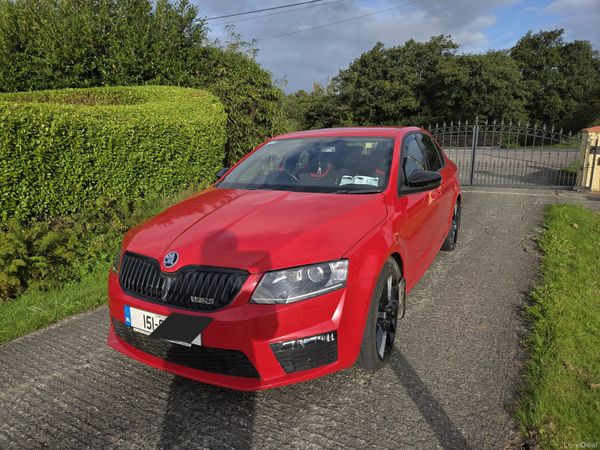 Skoda Octavia Saloon, Diesel, 2015, Red