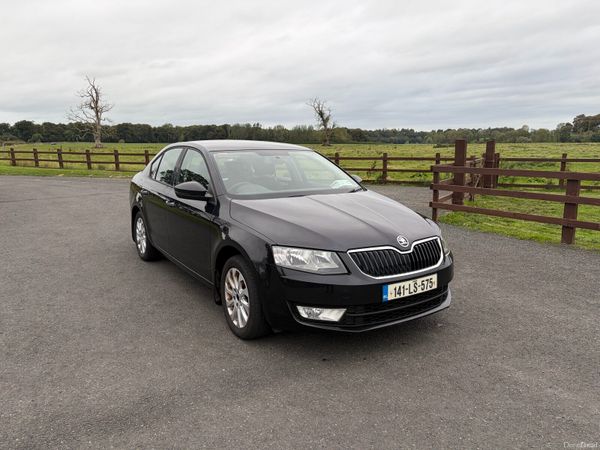 Skoda Octavia Saloon, Petrol, 2014, Black