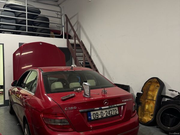 Mercedes-Benz C-Class Saloon, Petrol, 2009, Red